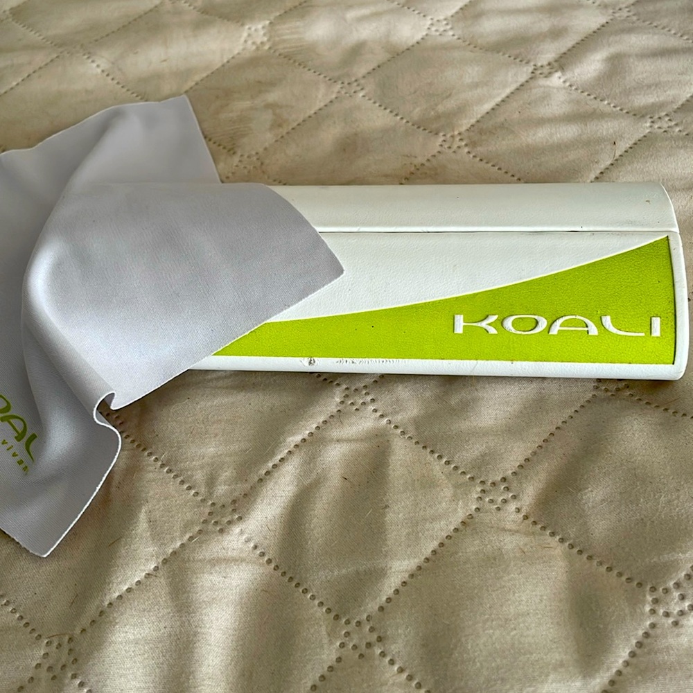 KAOLI eyeglass case